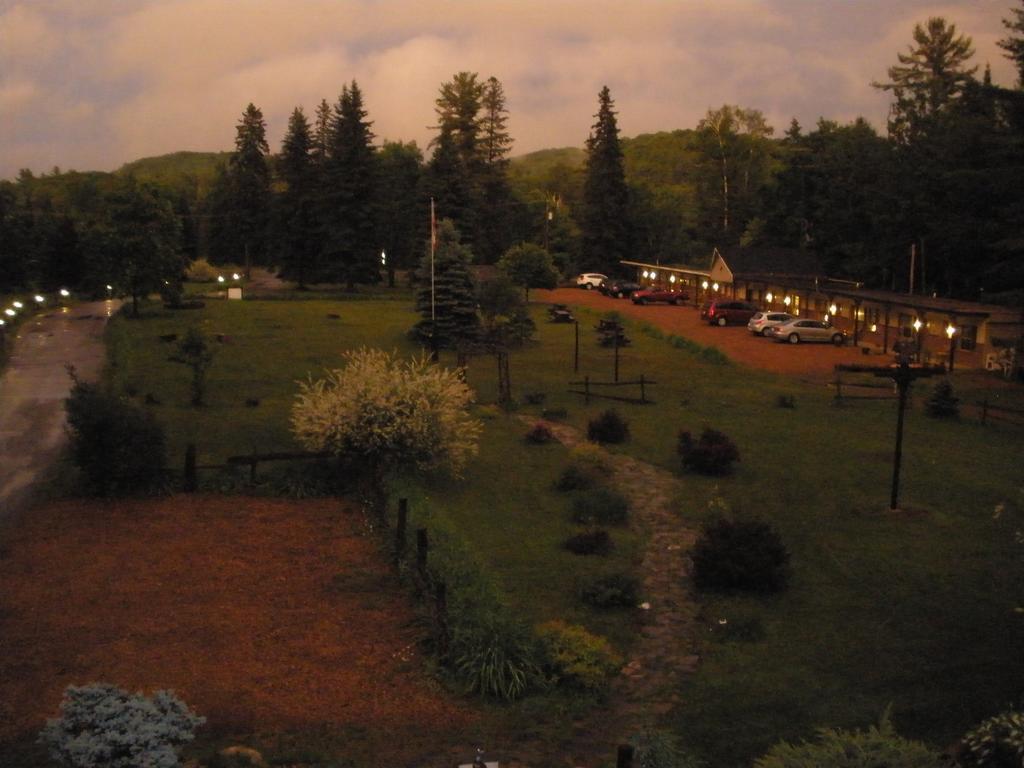 Dwight Riverside Inn מראה חיצוני תמונה