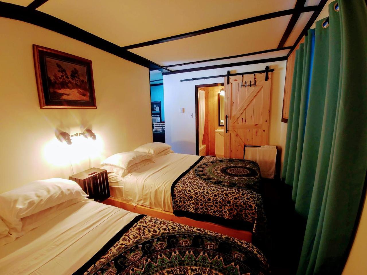 Dwight Riverside Inn מראה חיצוני תמונה