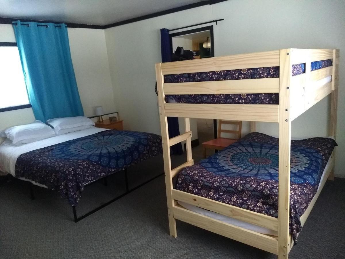 Dwight Riverside Inn מראה חיצוני תמונה